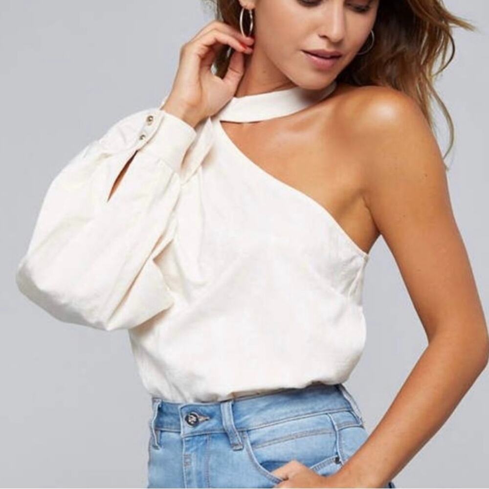 NWT Bebe One Shoulder Jacquard Cream Top Size 6 Y0490